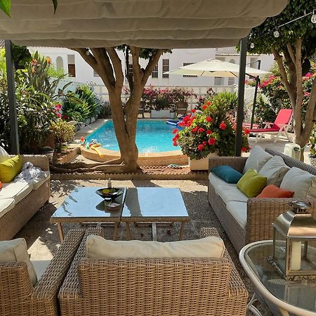 Large Villa Private Pool And Garden Near Beach Roquetas de Mar Extérieur photo