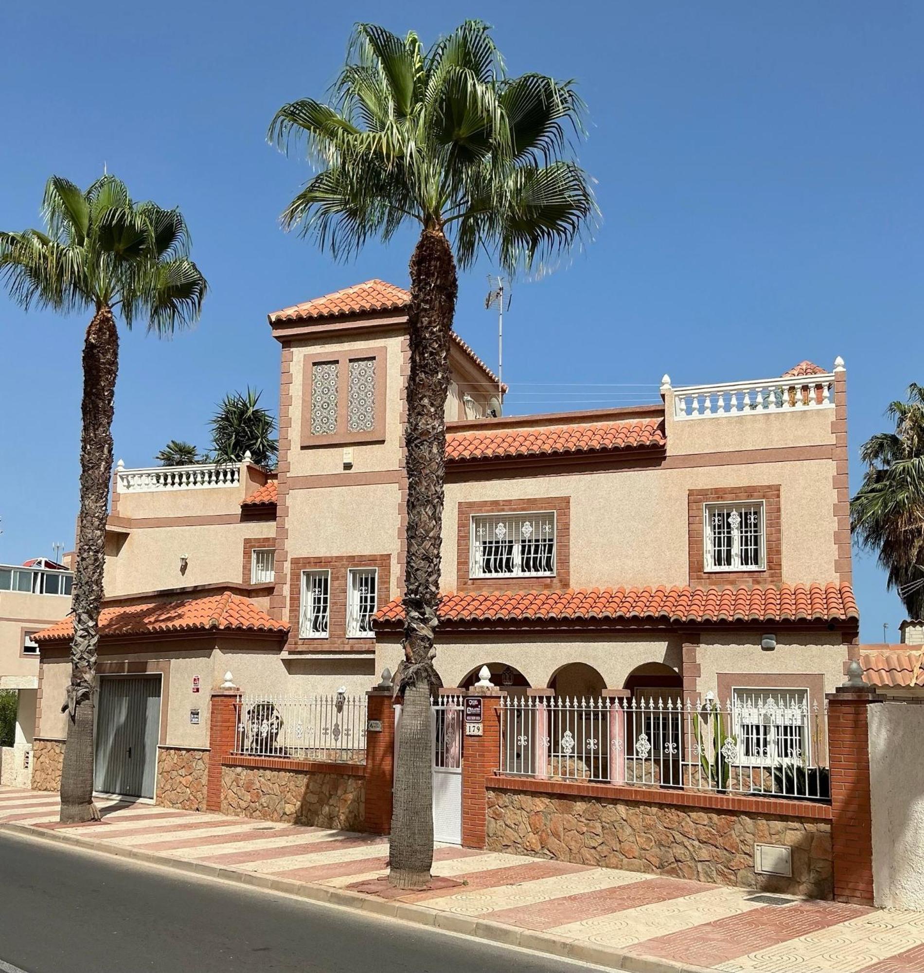 Large Villa Private Pool And Garden Near Beach Roquetas de Mar Extérieur photo