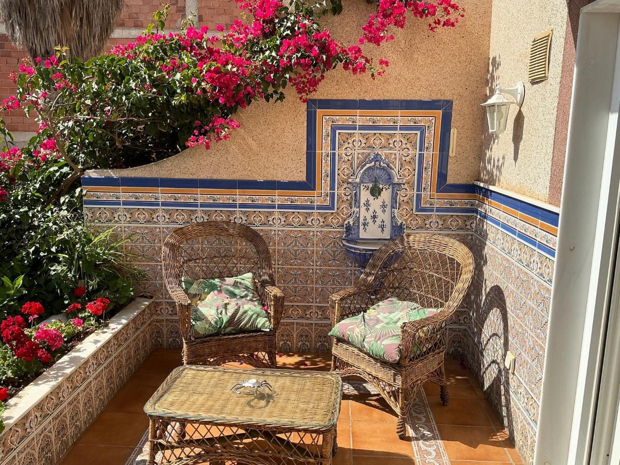 Large Villa Private Pool And Garden Near Beach Roquetas de Mar Extérieur photo